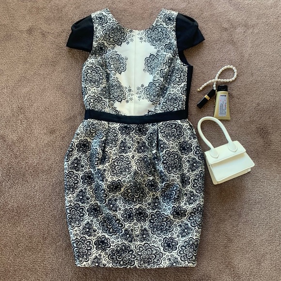 Tibi Dresses & Skirts - TIBI Black/White floral cap sleeve dress in size 4